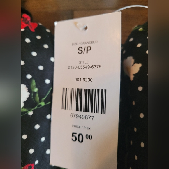 NWT Gorgeous summer dress, beautiful flowy hem line. Very complementing colours - Picture 2 of 12